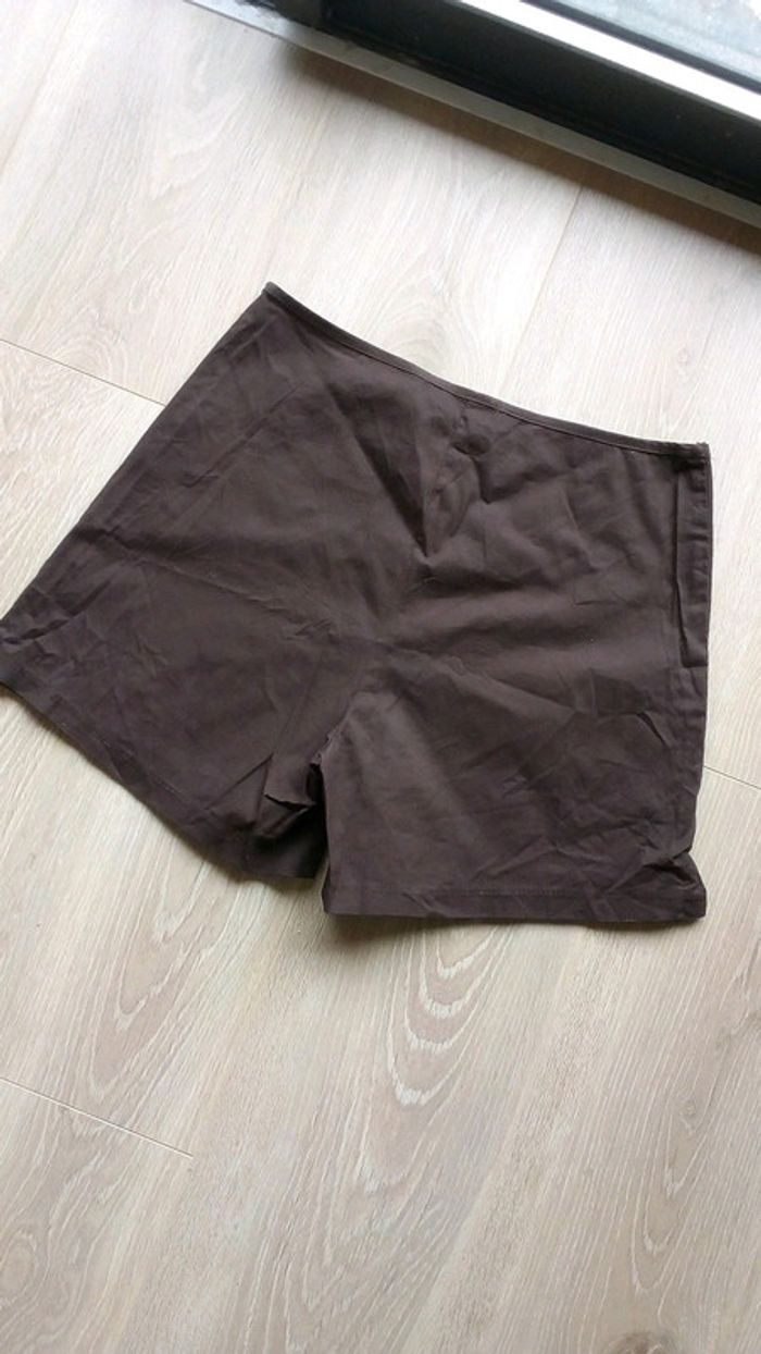 Jupe short marron. T. 36. - photo numéro 4