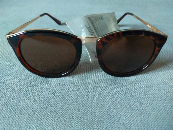Lunettes de soleil écaille & doré – Neuves avec étiquette - photo numéro 2