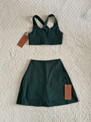 Ensemble jupe short et brassière Girlfriend Collective