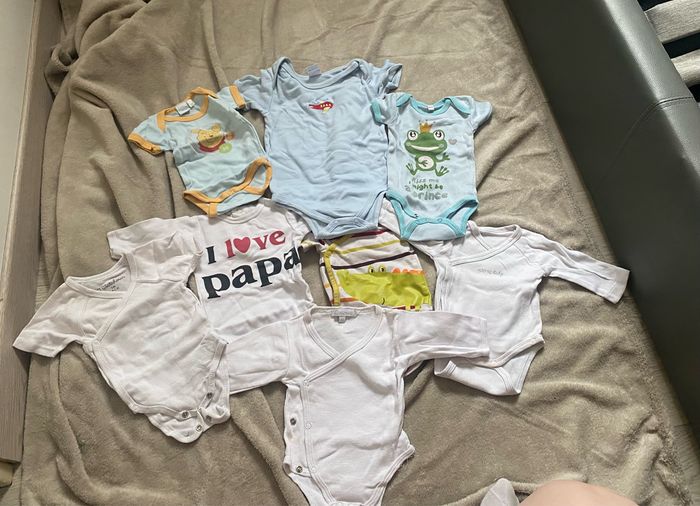 Lot bodies 1 mois