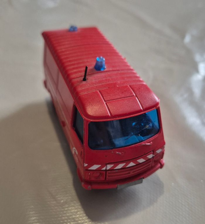Solido toner gam camion pompier Peugeot J9 rouge 1/50 - photo numéro 2