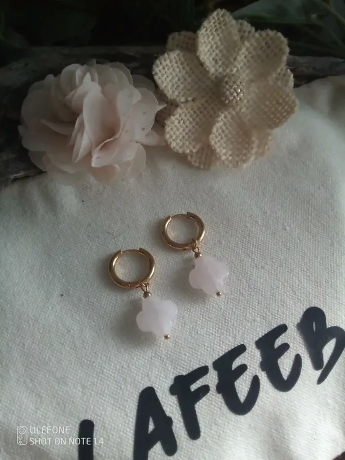 Boucles d'oreilles bohèmes trèfles en pierres naturelles de quartz rose