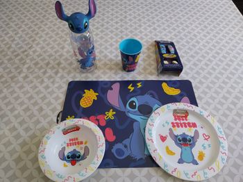 Set repas enfant Stitch Disney neuf – assiettes gobelet gourde couverts set de table