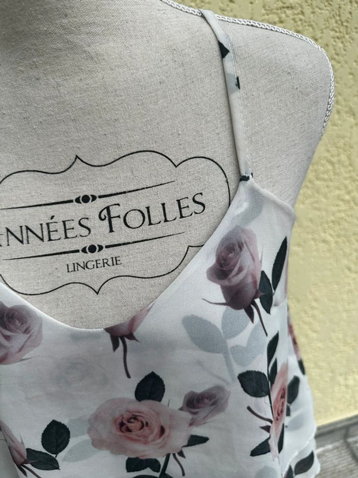 🤍 Top blanc cassé à motif roses 🌹 - photo numéro 3