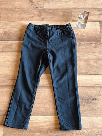 Je vend un jean slim fille enfant 2-4ans 98-104 cm bon état