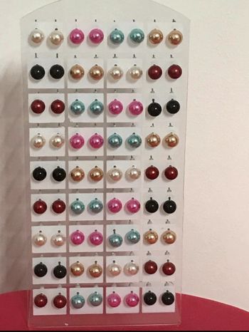 Lot de 35 paire de boucles d’oreille, perles
