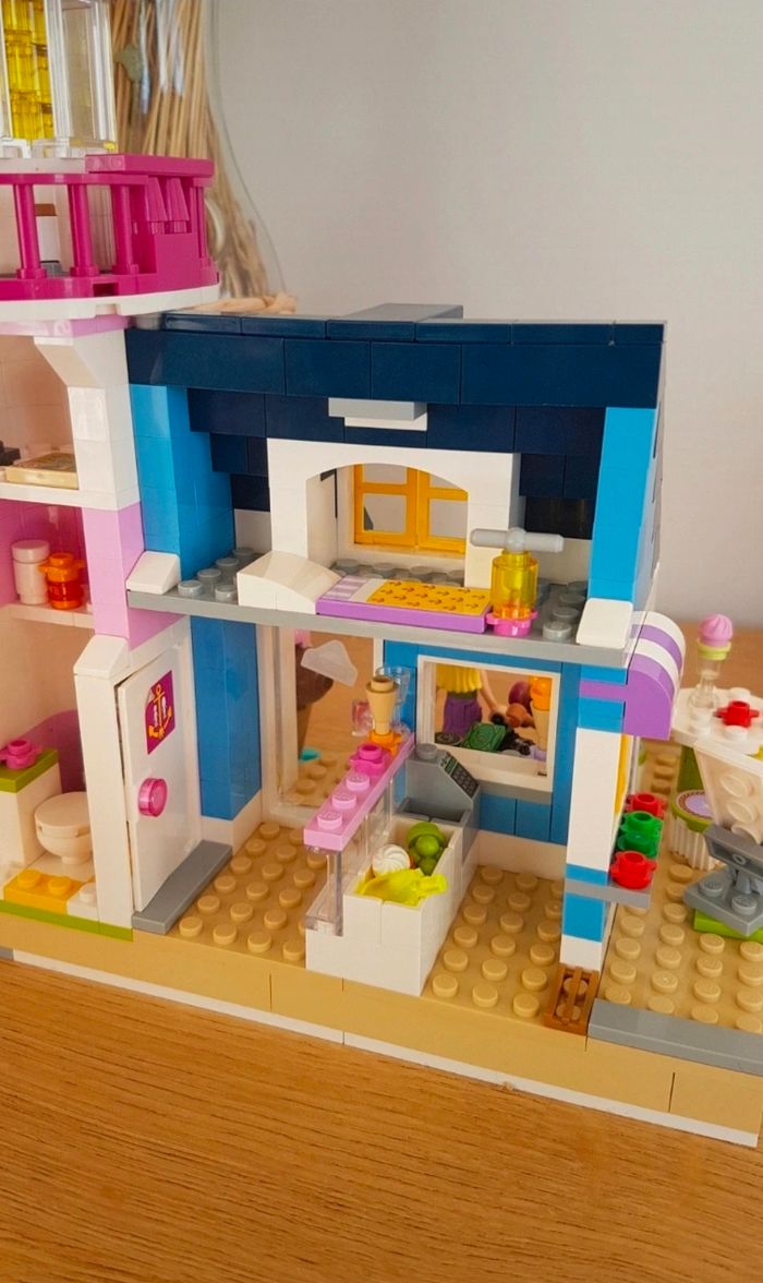 Lego friends
Le phare d'heartlake city
Excellent état 
Complet

De nombreux lego dans mon dressing - photo numéro 5