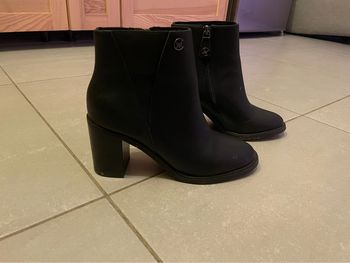 Bottines noires à talons