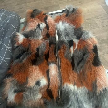 Veste sans manche fausse fourrure