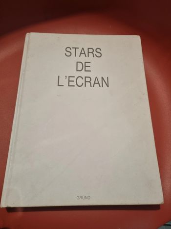 livre stars de l'écran sans jacquette et avec tache sur tranche