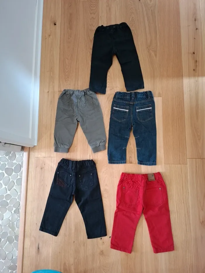 Lot 5 pantalons 18 mois - Très bon état - photo numéro 2