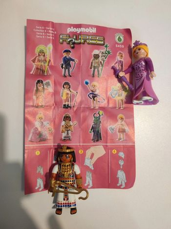 Lot de deux personnages séries 6 playmobil