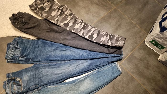 Lot vêtements garçon 13 /14 ans XS 5 pantalons jeans  2 tee shrt et un sweat - photo numéro 2