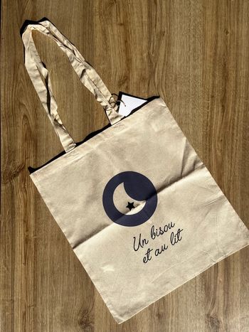 Tote bag coton Un bisou et au lit