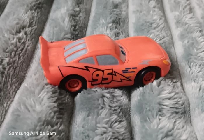 Figurine flash mcqueen bully - photo numéro 2