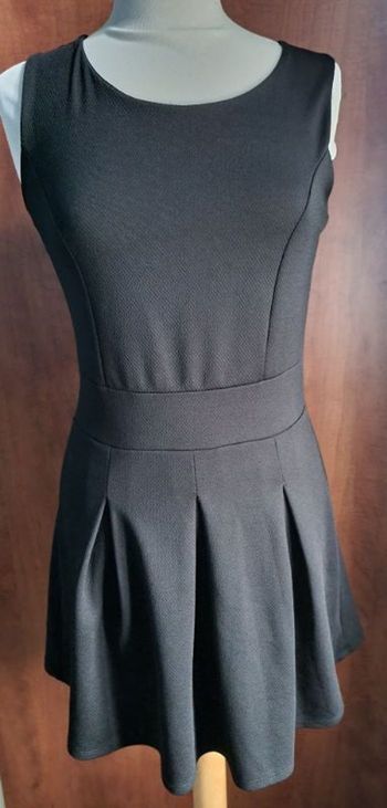 Robe noir 36-38 nœud papillon au dos