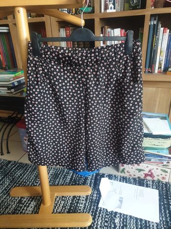 Short neuf  taille 42