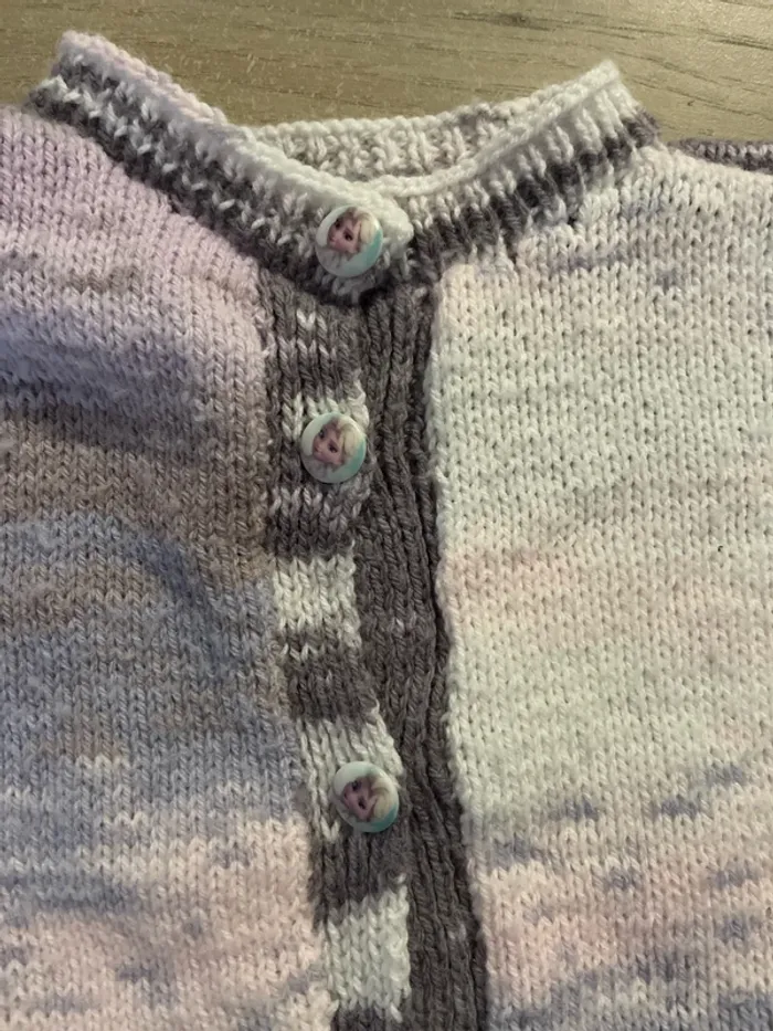 Gilet en laine fait main taille 5-6 ans - photo numéro 2