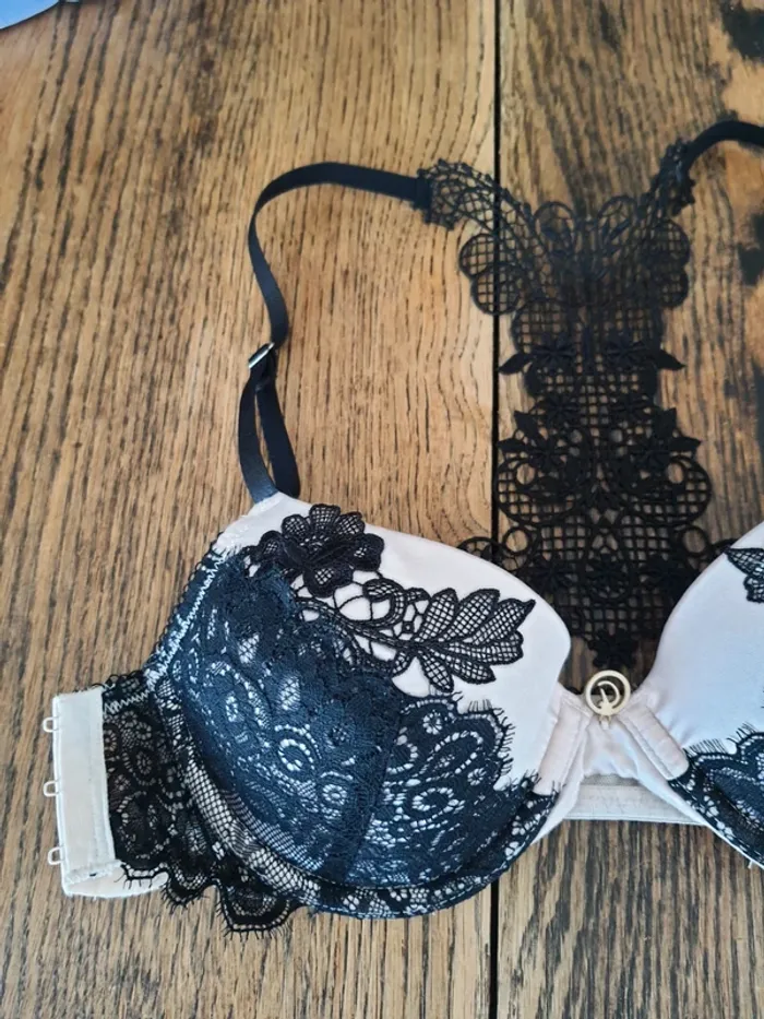 Magnifique Soutiens-gorge Hunkemöller fr 90A - photo numéro 11