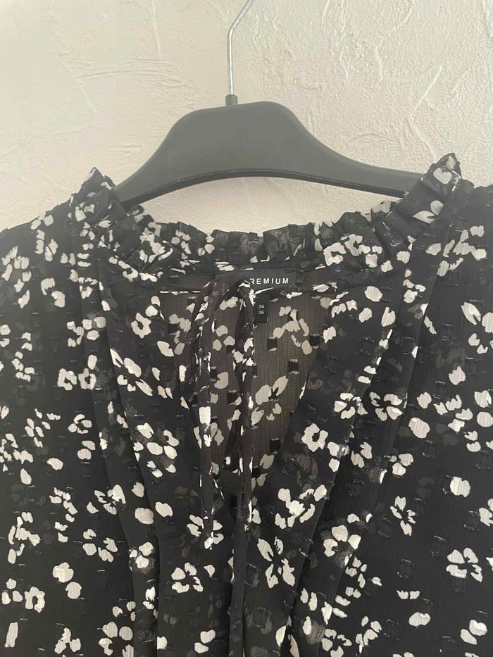 robe noire et blanche - photo numéro 2