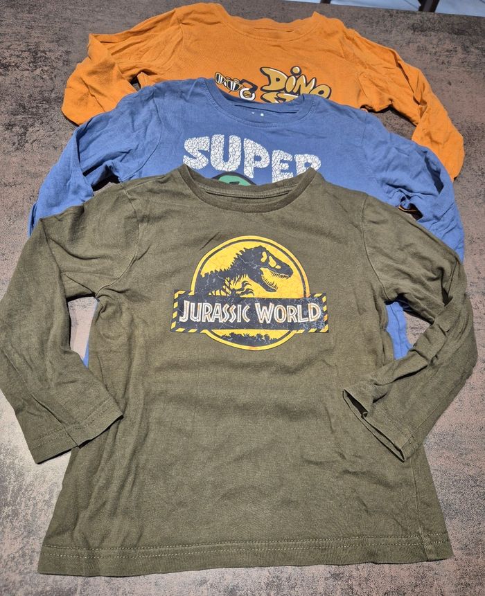 Lot tee shirts manches longues dinosaures