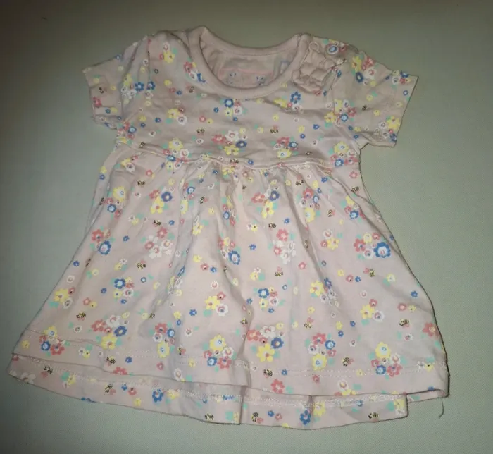Très jolie robe bébé