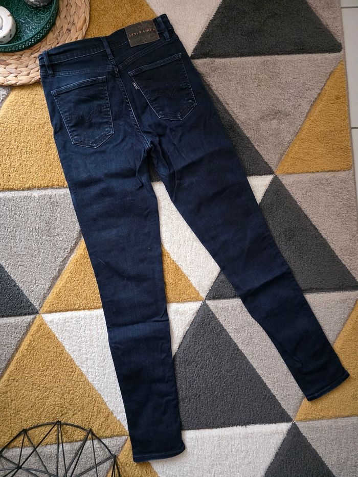 Jean Levi's bleu marine modèle Line8 taille W26L30 - photo numéro 8