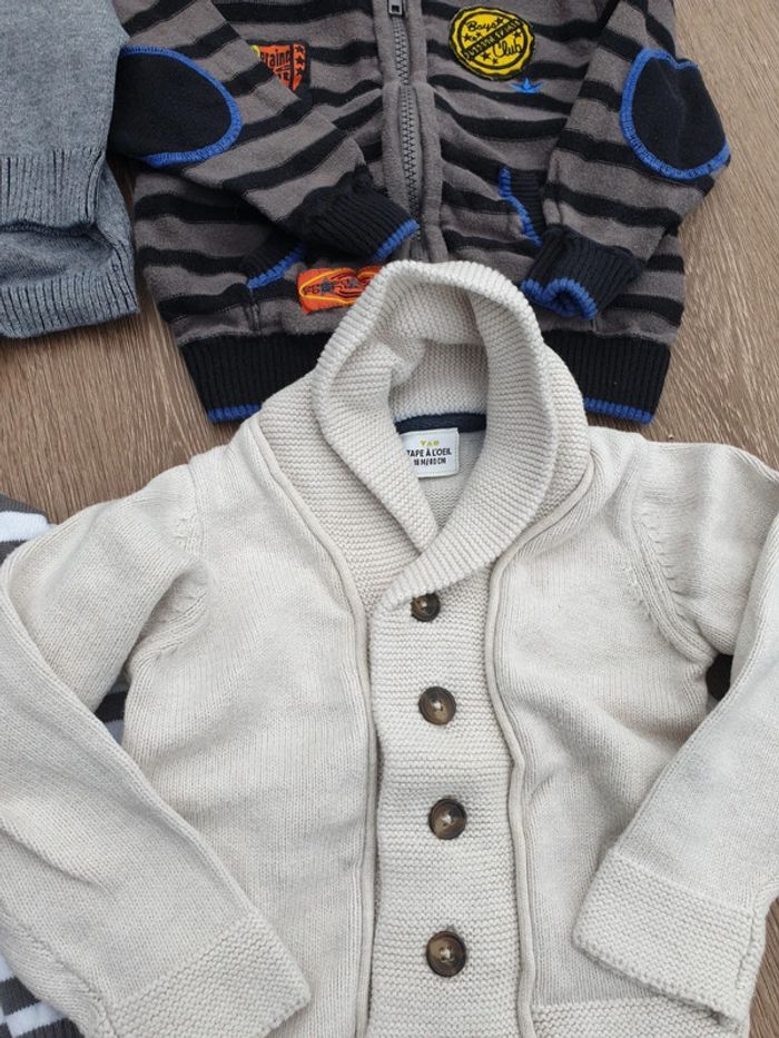 Lot de 4 gilets garçon taille 18 mois très bon état - photo numéro 3