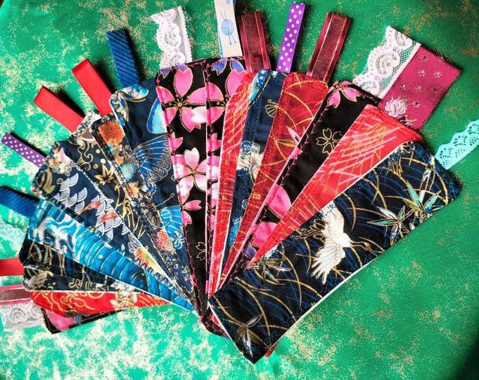 Lot de 10 marque-pages en tissu