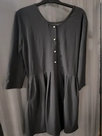 324303 robe noire femme L Rue Mazarine