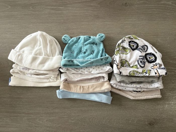 Lot 13 bonnets