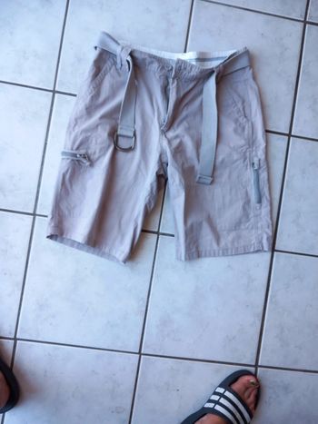 Short beige avec ceinture