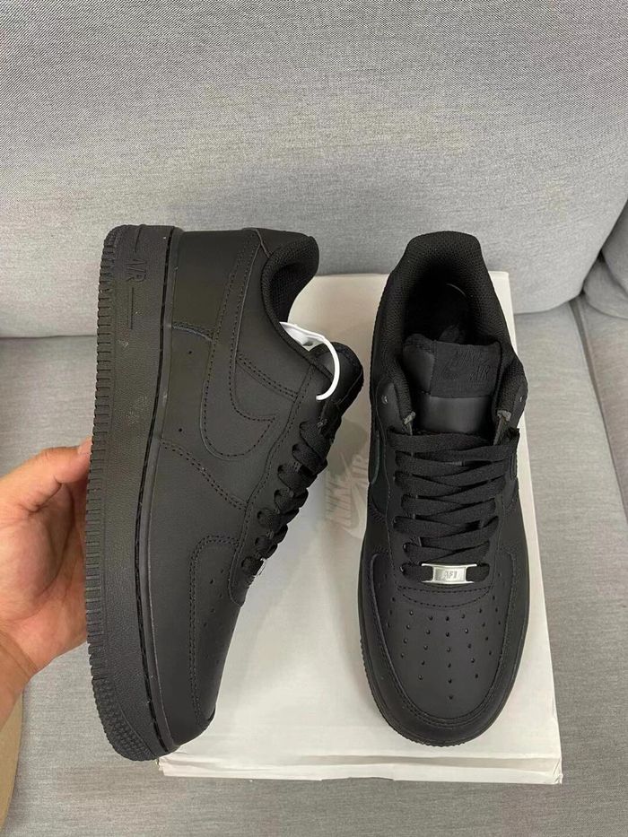 Nike Air Force 1 triple black taille:40 - photo numéro 3
