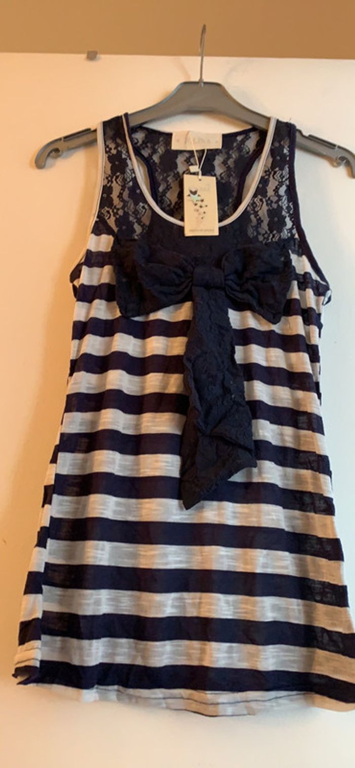 Débardeur marine noeud en dentelle