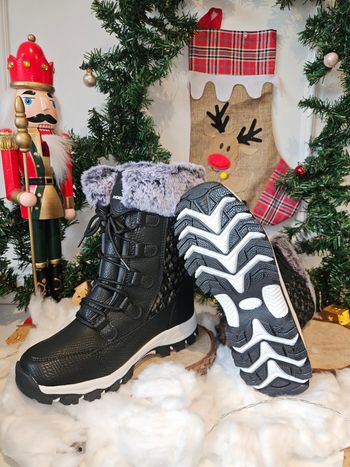Lot chaussure d'hiver / Neige noir Hobibear  et cache oreille