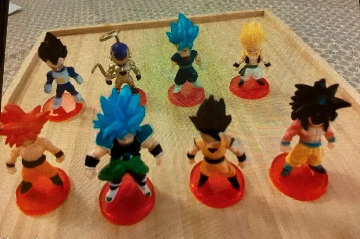Lot de 16 figurines dragon ball Z neuf sous blister