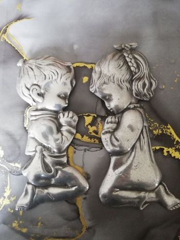 Statuettes de Couple d'enfants en prière.