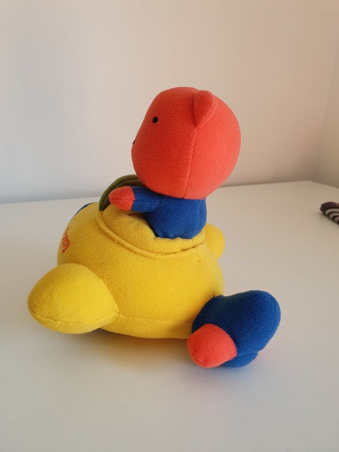 Peluche personnage dans un avion - photo numéro 3