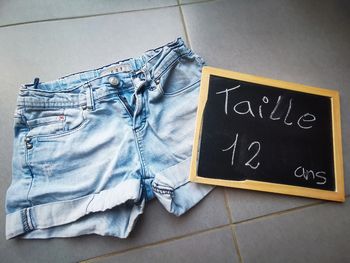 Short fille