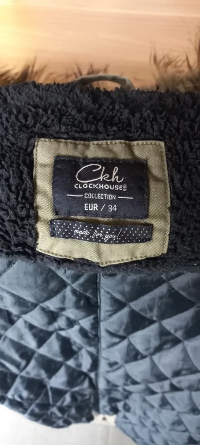 Manteau. Fourrue capuche amovible TBE Taille 34 - photo numéro 2