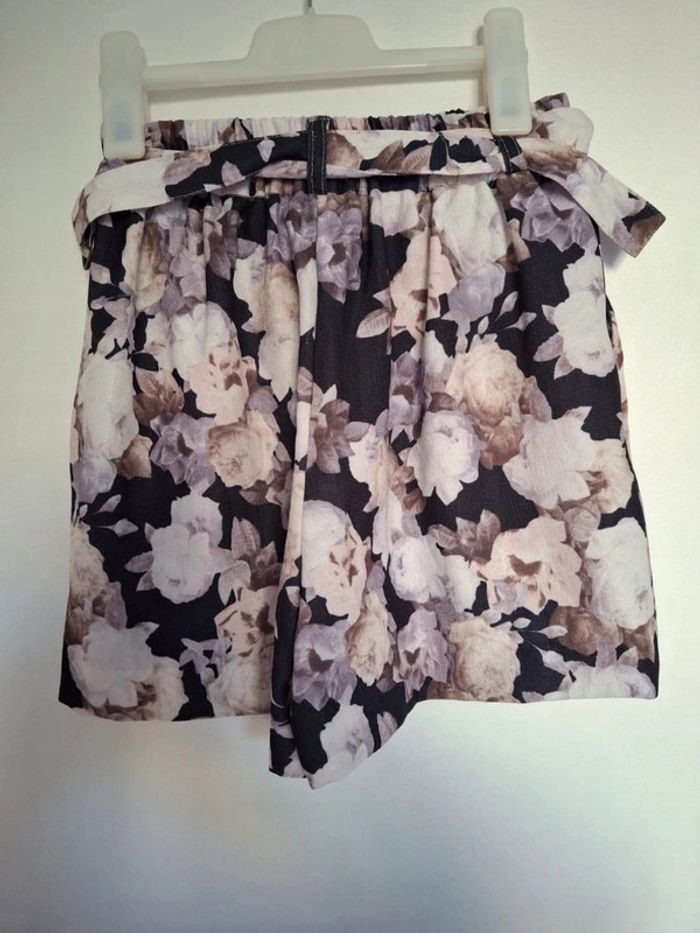 Short en crepe fleuris noir beige violet lilas kiabi taille S 36 - photo numéro 4