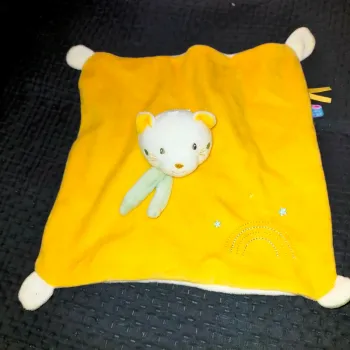 Doudou Chat jaune blanc bleu arc en ciel étoile carré Sucre d'orge