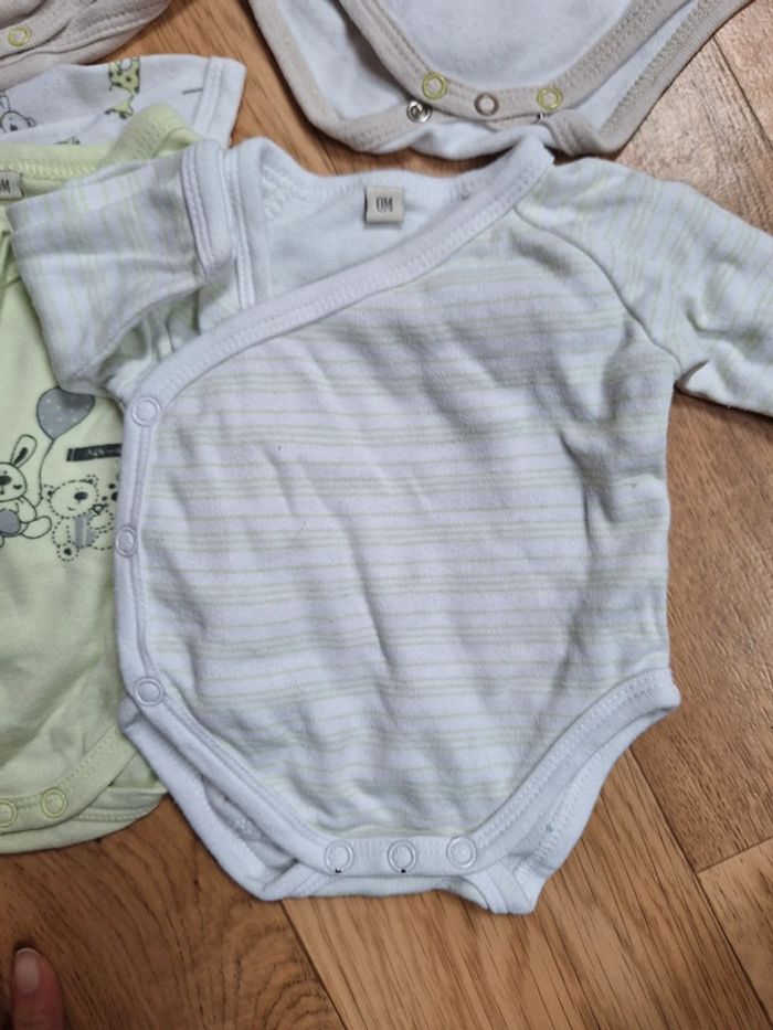 Lot de 6 bodies taille 0mois - photo numéro 3