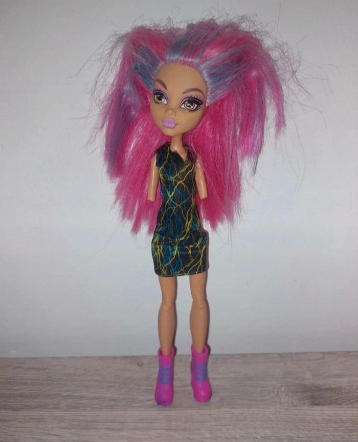 Monster hight howleen