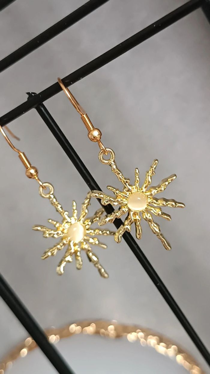 Jolies boucles d'oreilles soleil