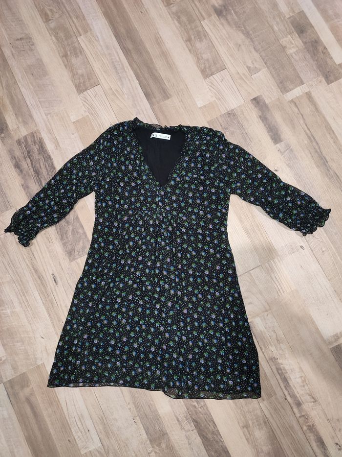 Robe zara noire fleurie - photo numéro 2