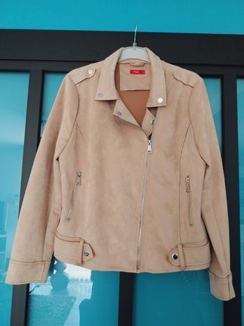 Jolie veste nubuck  marque Tissaia taille L ou 40