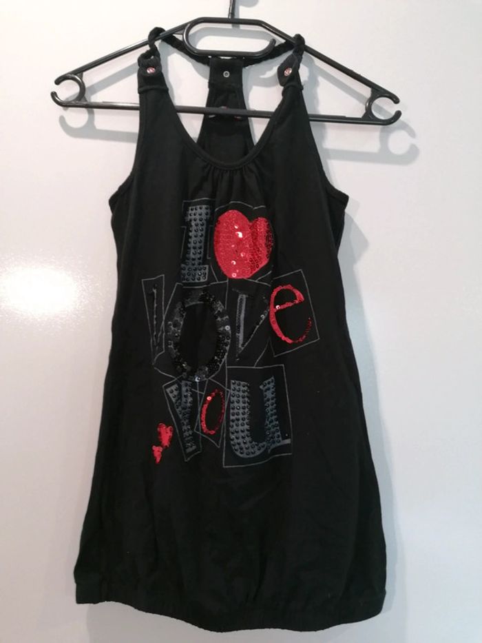 Très beau haut original avec strass