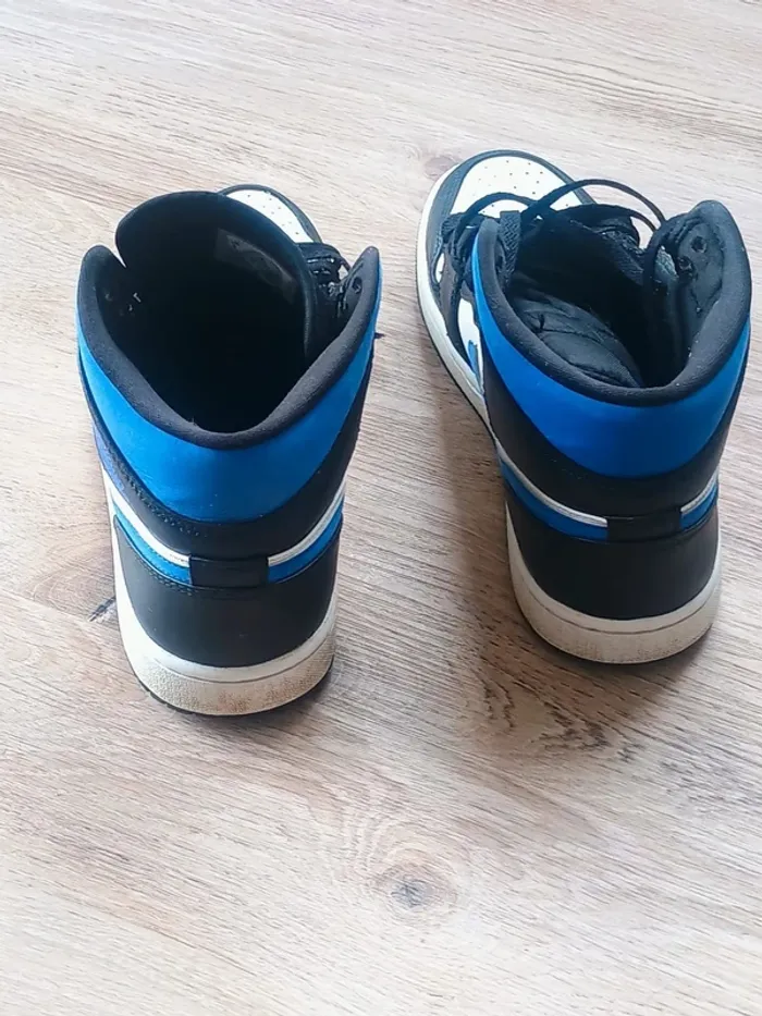 Nike Air Jordan 1 MID - photo numéro 2