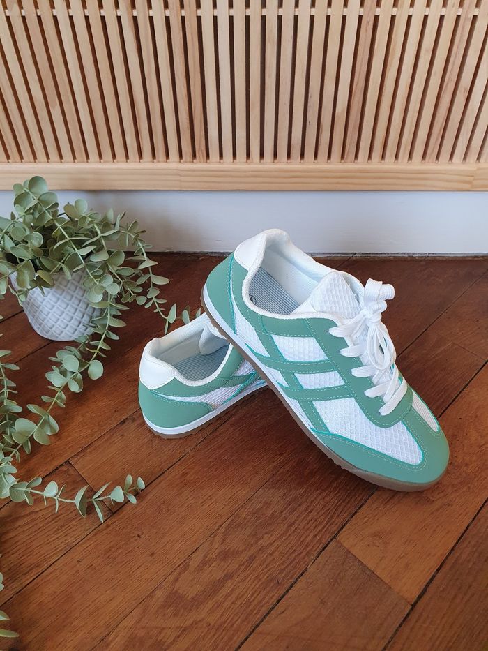 Baskets Tunis blanc et vert d'eau
Pointure 39 - photo numéro 2